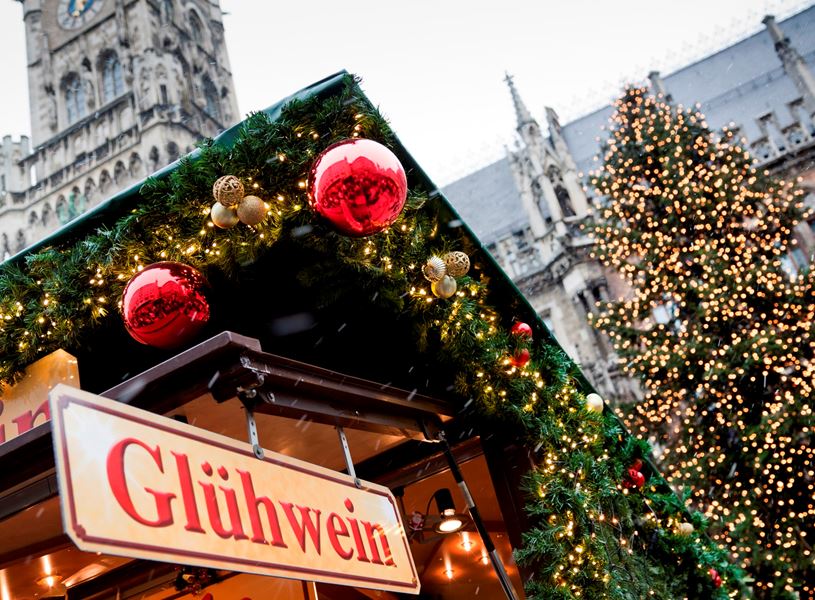 Gluhwein stand at Marienplatz Christmas market in Munich, Germany
