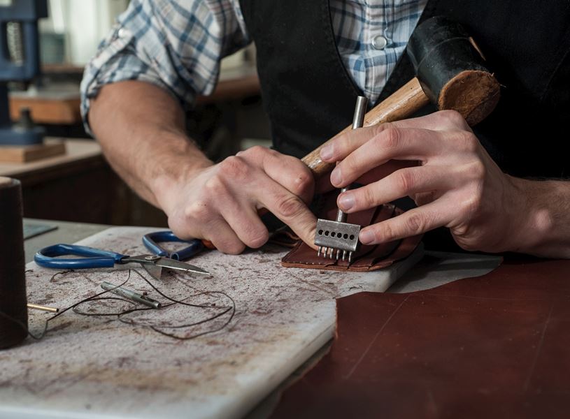Leather craftsman Florence, Italy