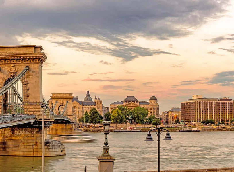 Chain Bridge over the Danube Budapest, Hungary
