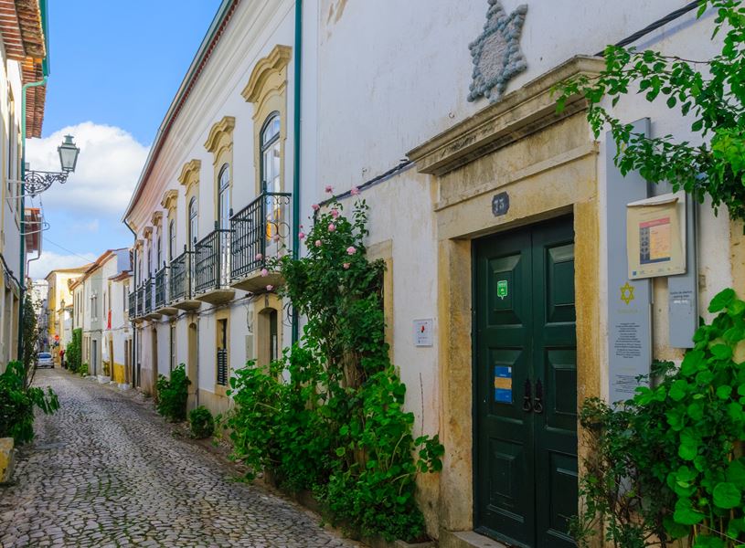 Narrow street and the Synagogue in Tomar, Portugal
