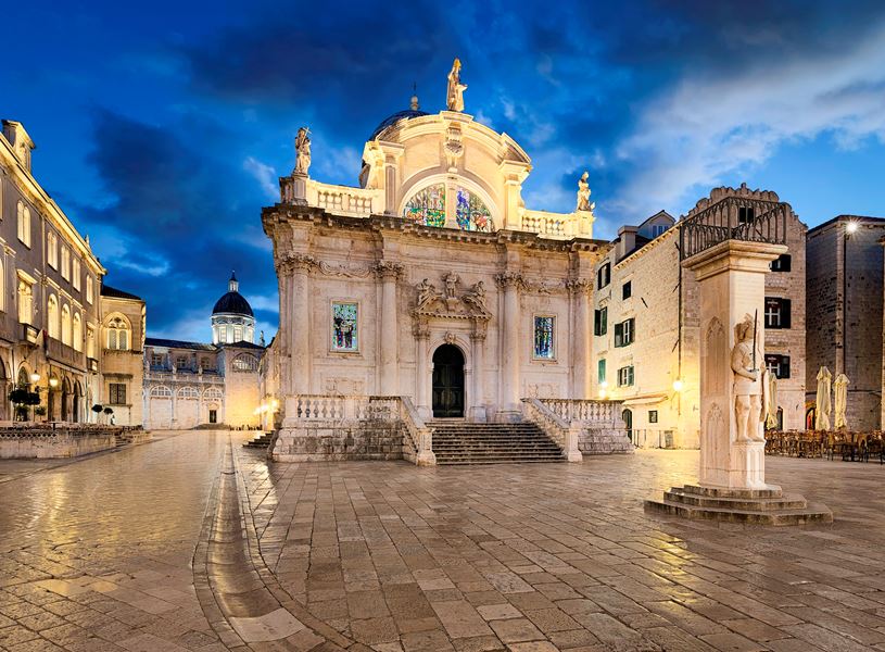 Explore Dubrovnik town in the evening, Dubrovnik, Croatia