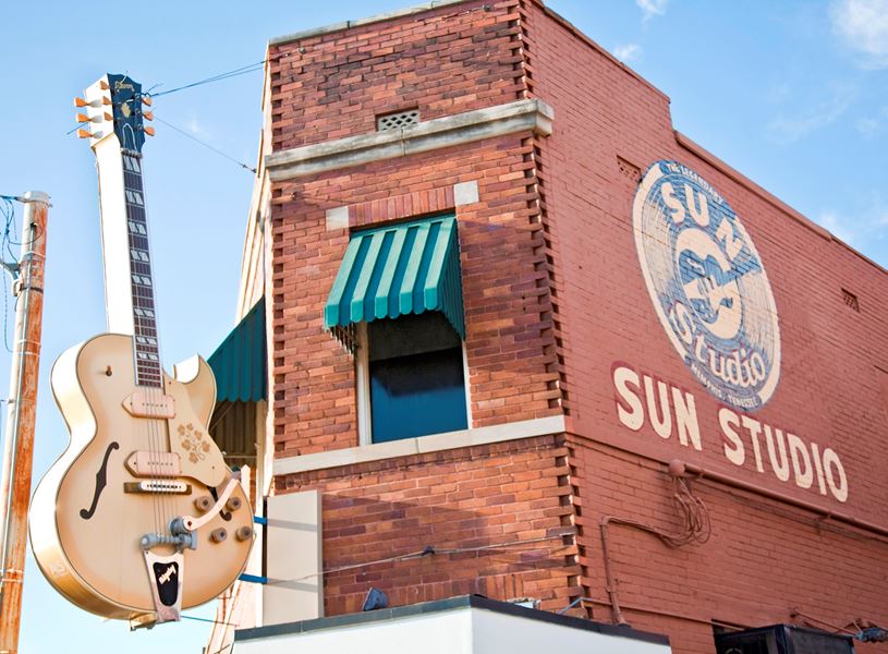 Huge Gibson guitar outside Sun Studio, Memphis, USA 
