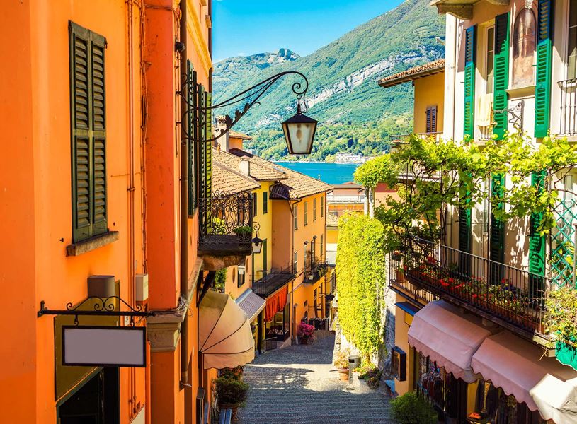 Bellagio street with colourful buildings, green shutters and lake view