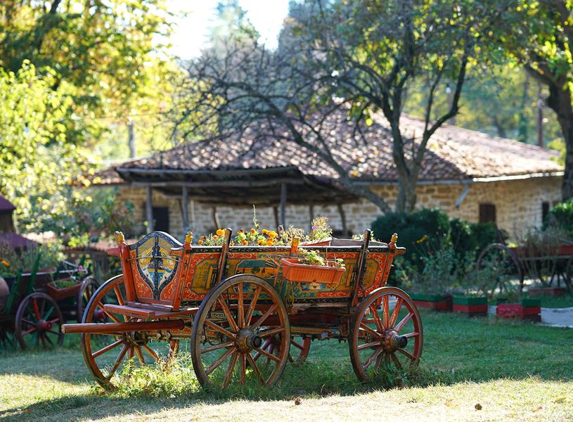 Traditional Bulgarian wagon with wooden wheels in Arbanasi, Bulgaria
