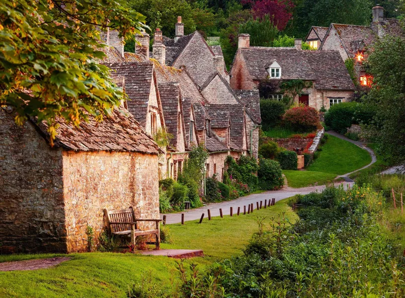 Arlington Row stone cottages in Bibury, Cotswolds, England