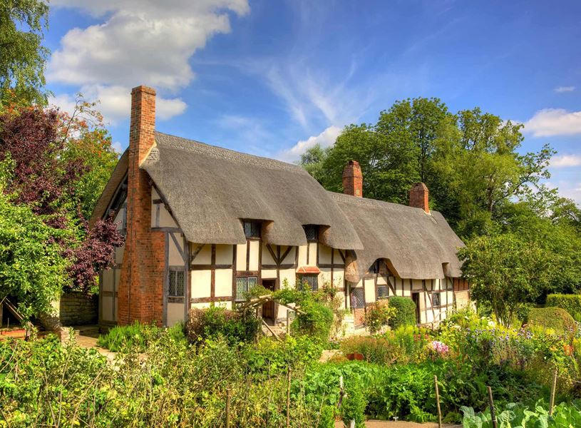 Anne Hathaway's Cottage in Stratford-upon-Avon, England