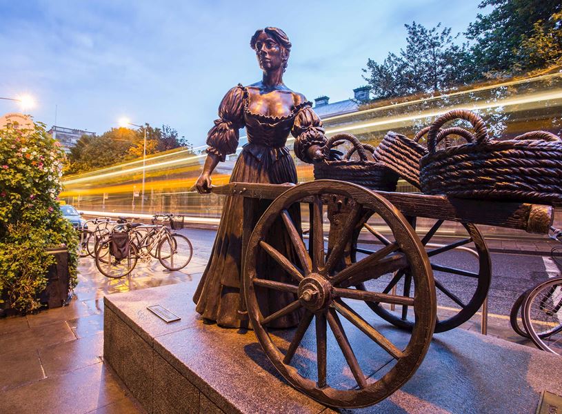 Molly Malone Statue with cart in Dublin, Ireland