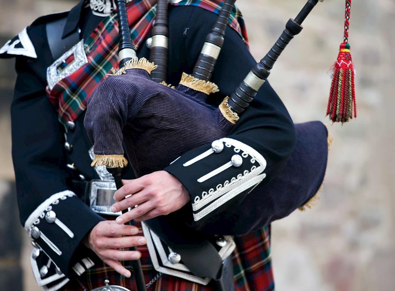 Bag Piper in Glasgow, Scotland