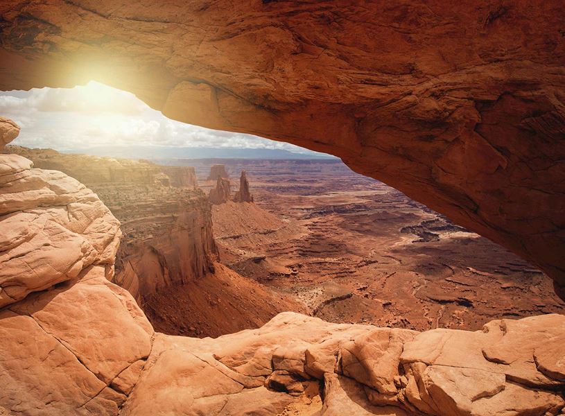 Mesa Arch in Canyonland National Park, USA