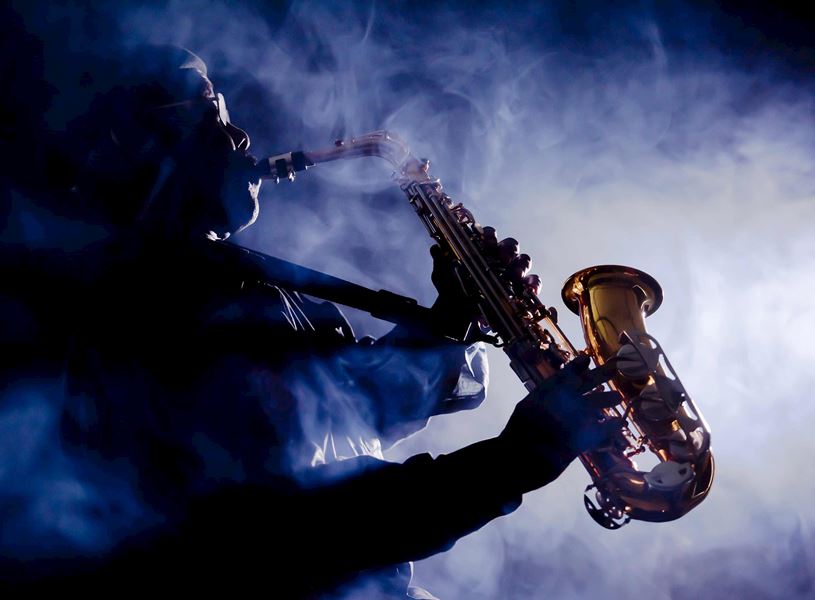 Man playng the Saxophone in New Orleans, USA