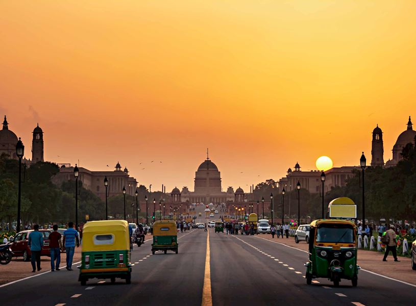 Road traffic at sunset approaching Rashtrapati Bhavan, New Delhi, India.