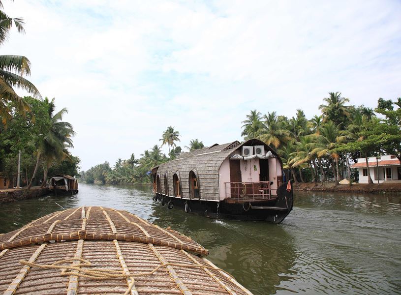 raditional houseboat cruising Kerala backwaters in Kumarakom, India