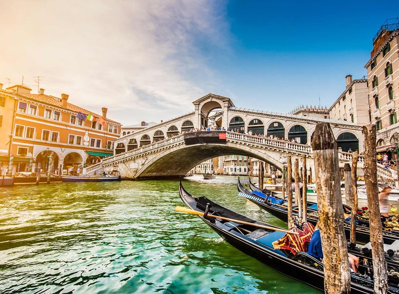 Canal Grande and Rialto Bridge in Venice, Italy