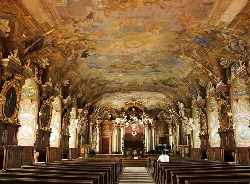Visit the Aula Leopoldina at Wroclaw University