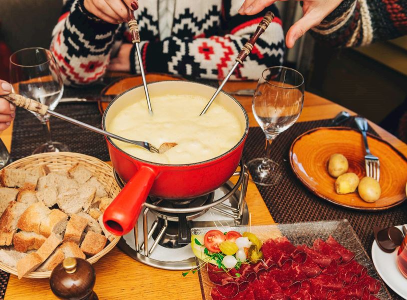 Enjoy a traditional folklore show with lunch, SwitzerlandL