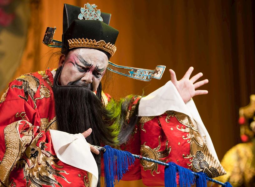 Watch a Sichuan Opera in Chengdu, China