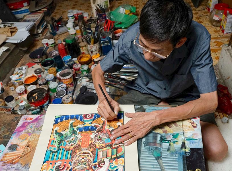 Enjoy a Hang Trong painting experience in Hanoi, Vietnam