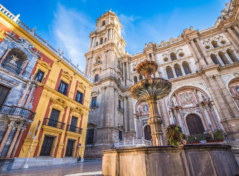 Walking tour with a drink in Malaga, Spain