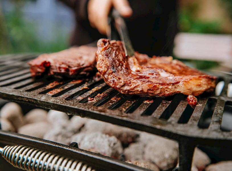 Enjoy BBQ dinner and show at Bryce Canyon, USA