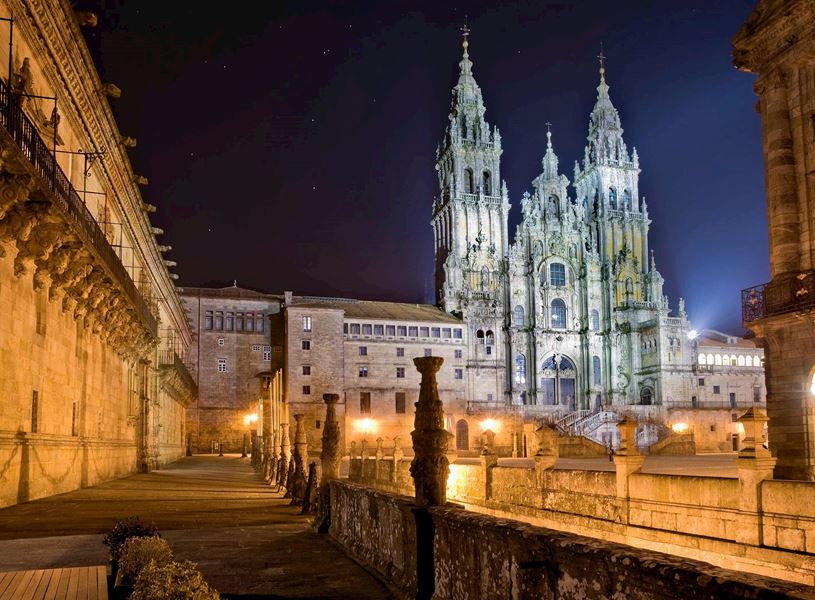 See Santiago de Compostela with a Galician dinner