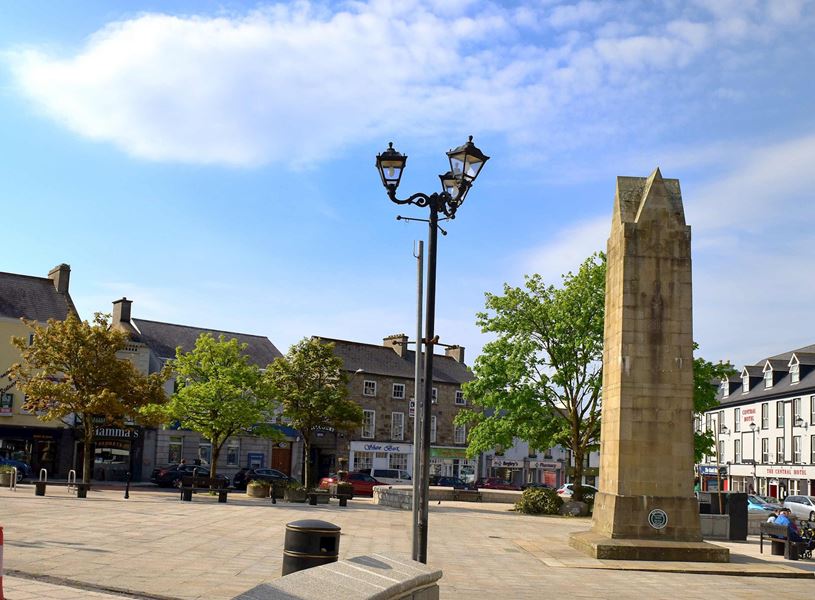 The Diamond, Donegal town square with the Four Masters Monument