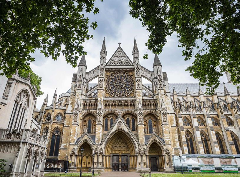 Exterior view of Westminster Abbey in London, England 