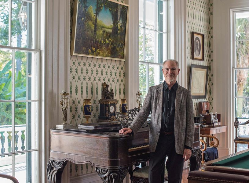 See a piano performance and enjoy a meal at Lansdowne Plantation, USA