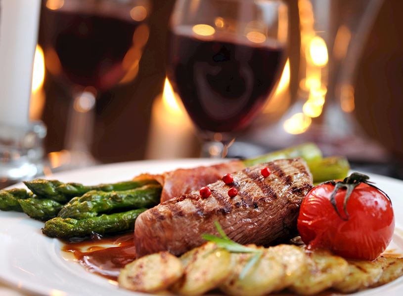 Enjoy a delicious 3-course meal on the Athabasca Dinner and Discovery Tour, Canada