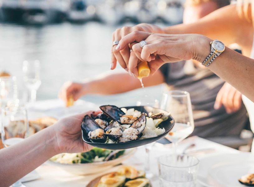 Meet the Bronzed Aussies at Lunch on Bondi Beach, Australia