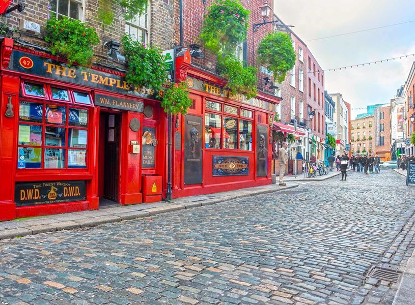 The Temple Bar Pub in Dublin, Ireland
