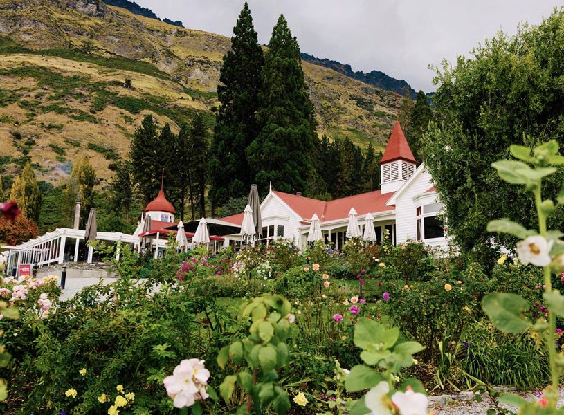 walter-peak-high-country-farm-lake-wakatipu-new-zealand