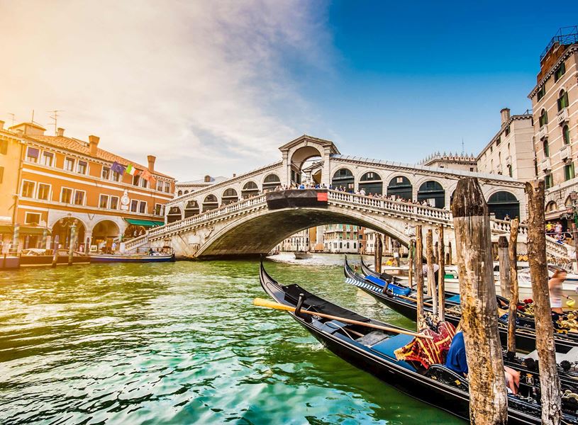 Canal Grande and Rialto Bridge in Venice, Italy