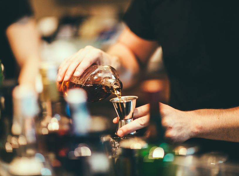 Enjoy whiskey cocktails on royal mile in Edinburgh, Scotland