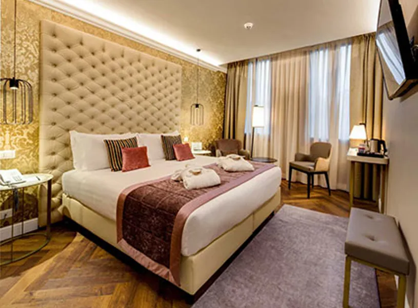 Guest room at the Bw Premier Collection Chc Continental in Venice, Italy