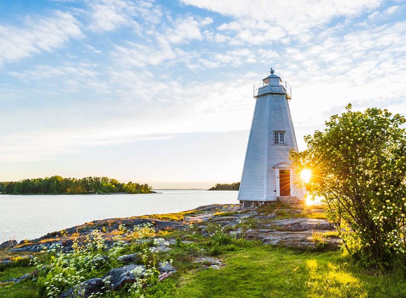 Scenic Drive through unspoilt Swedish landscapes and see Lake Vänern, the largest lake in the country.