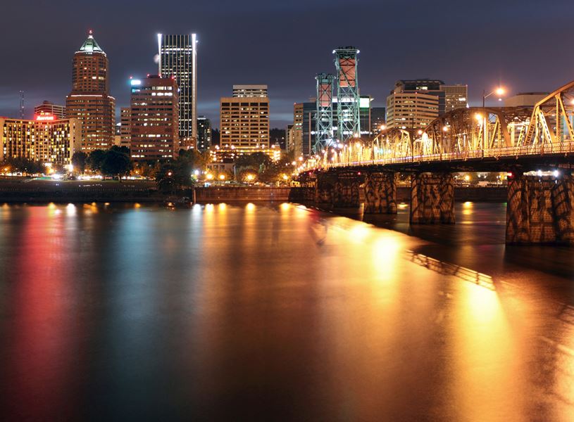 Hawthorne Bridge, Portland, Oregon, USA
