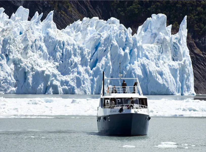 Glaciares Gourmet Navigation Tour El Clalafate Argentina
