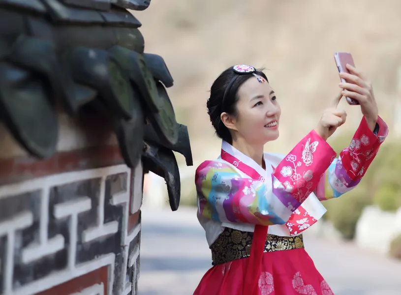 Traditional Korean outfit, Seoul, South Korea