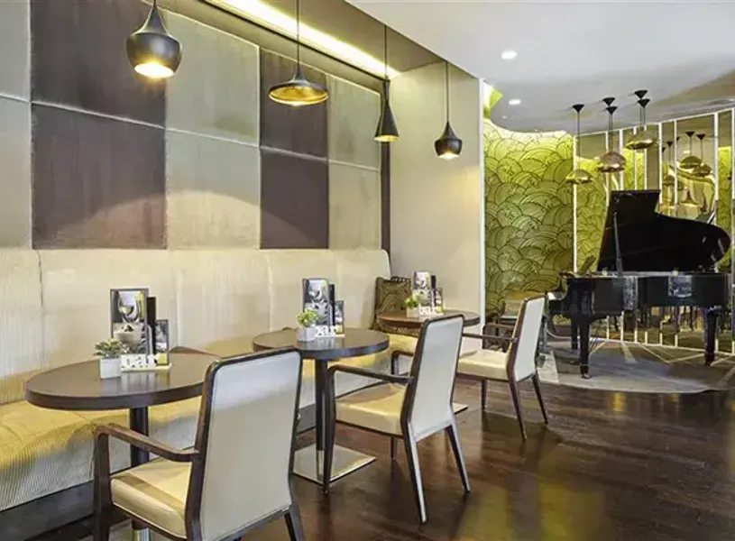 Hotel Crowne Plaza Rome St Peters Bar Lumiére 2