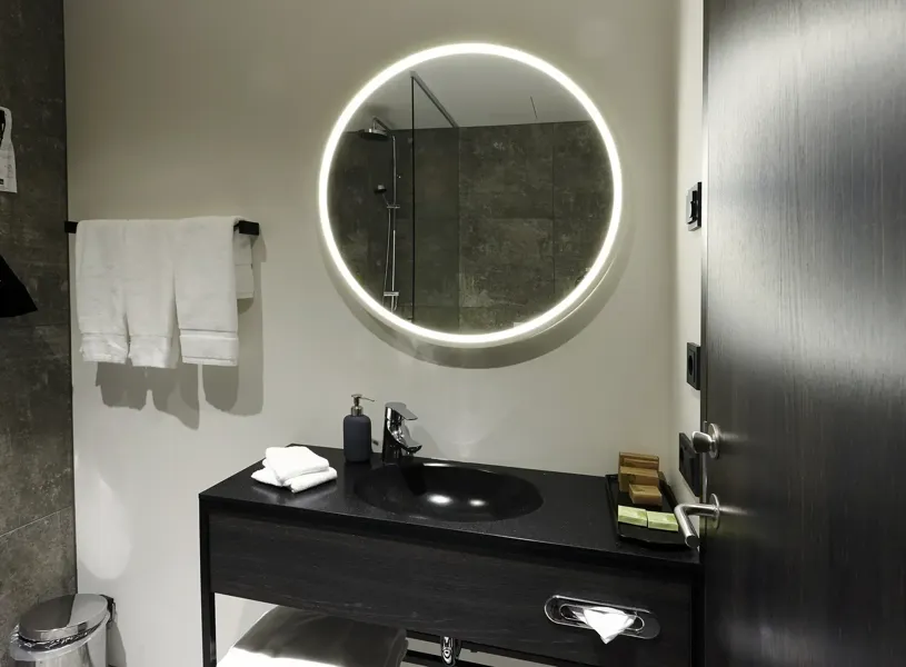 bathroom-fosshotel-glacier-lagoon-Jokulsarlon-iceland