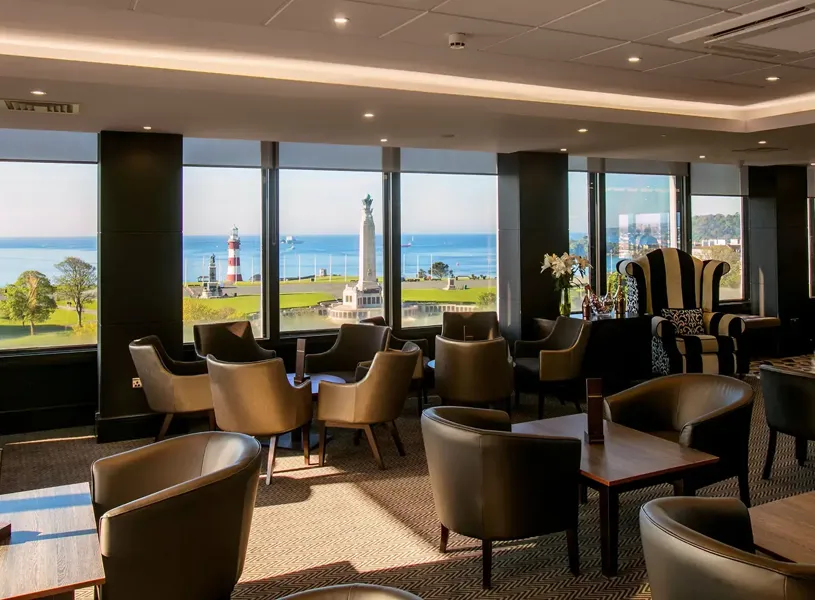 lounge-bar-crowne-plaza-plymouth-england