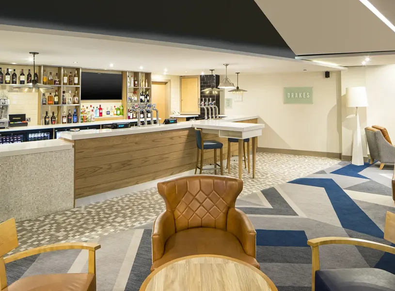 bar-crowne-plaza-plymouth-england