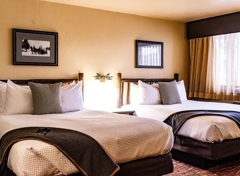 Twin Queen Room Elk Country Inn Jacson Wyoming